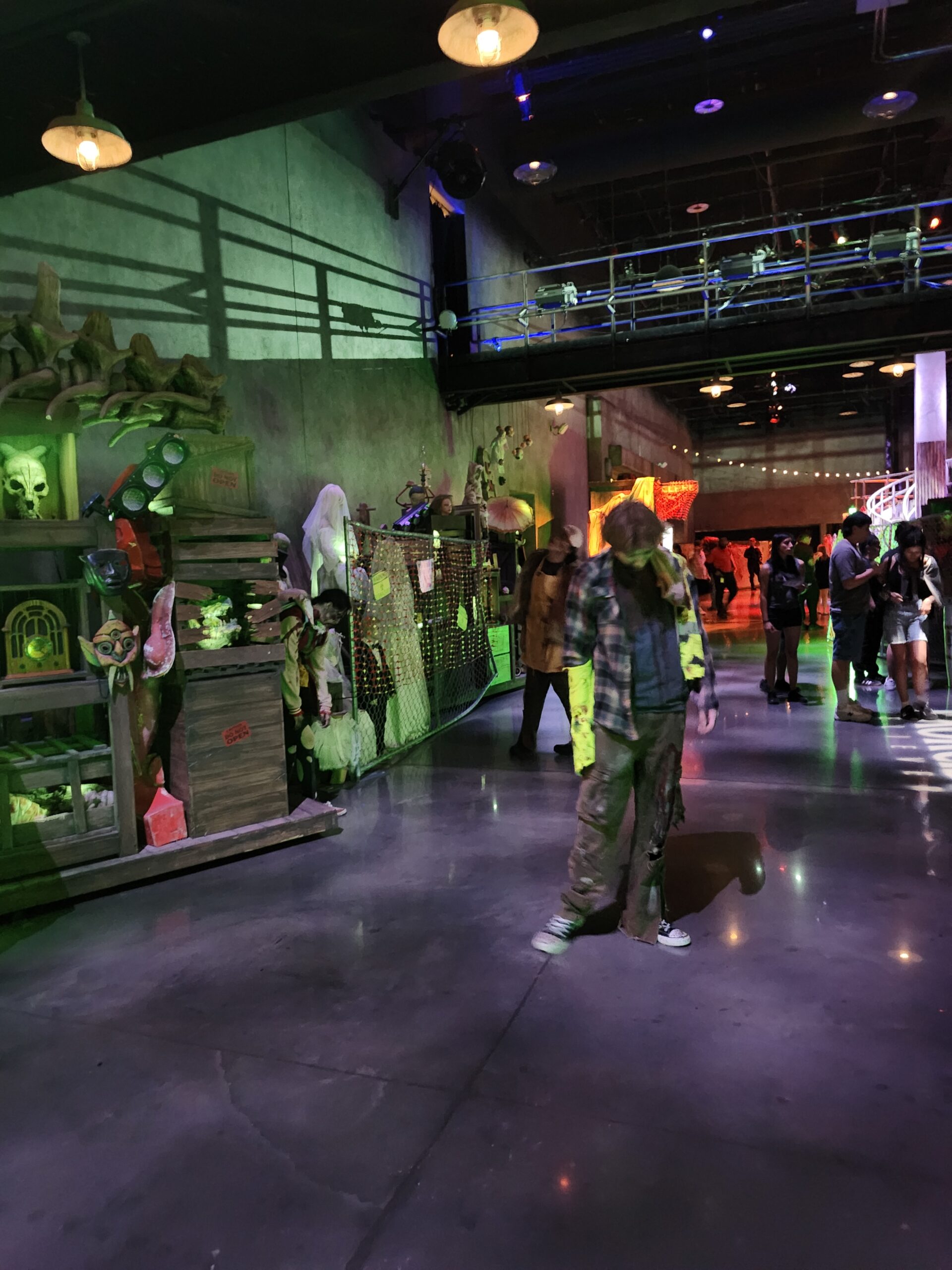 zombie scare actor at Universal Horror Unleashed